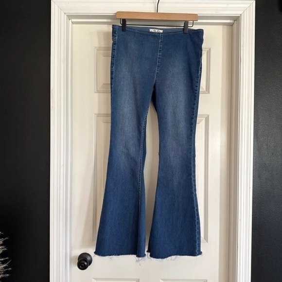 Free People We The Free Penny Pull-On Flare Jeans 
size 30 - Picture 8 of 12